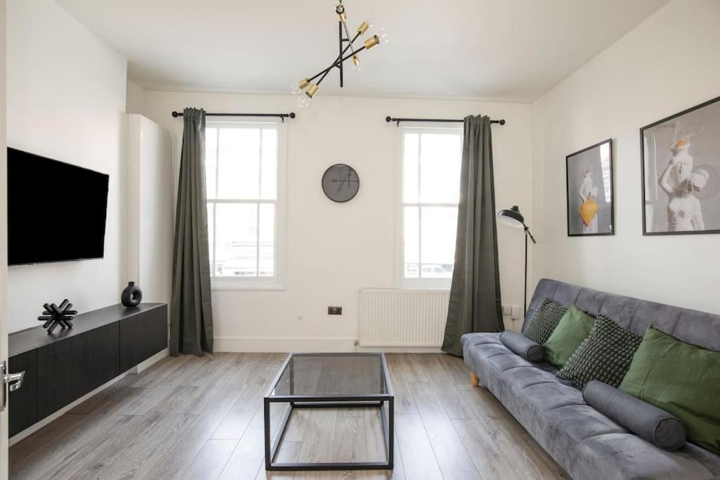 Apartament Spacious Serenity In The Heart Of Londra