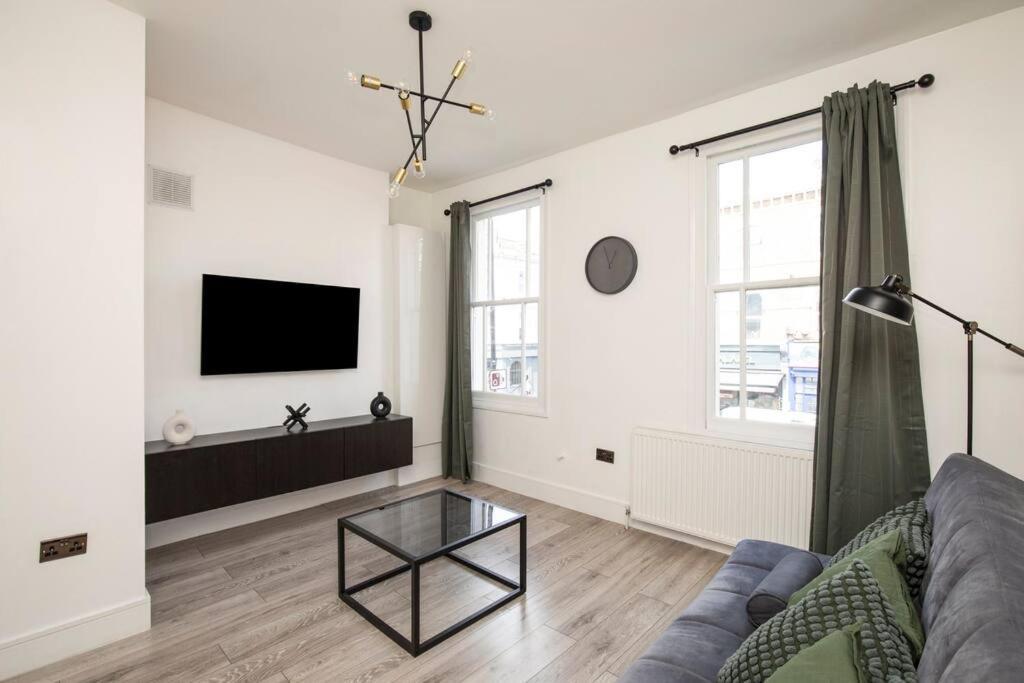 Spacious Serenity In The Heart Of Apartament Londra