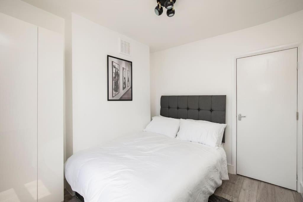 Apartament Spacious Serenity In The Heart Of Londra